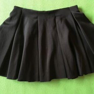 TOPSHOP Pleated Skirt - Brand New!